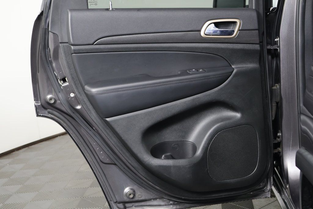 Thumbnail: 2015 Jeep Grand Cherokee - 13