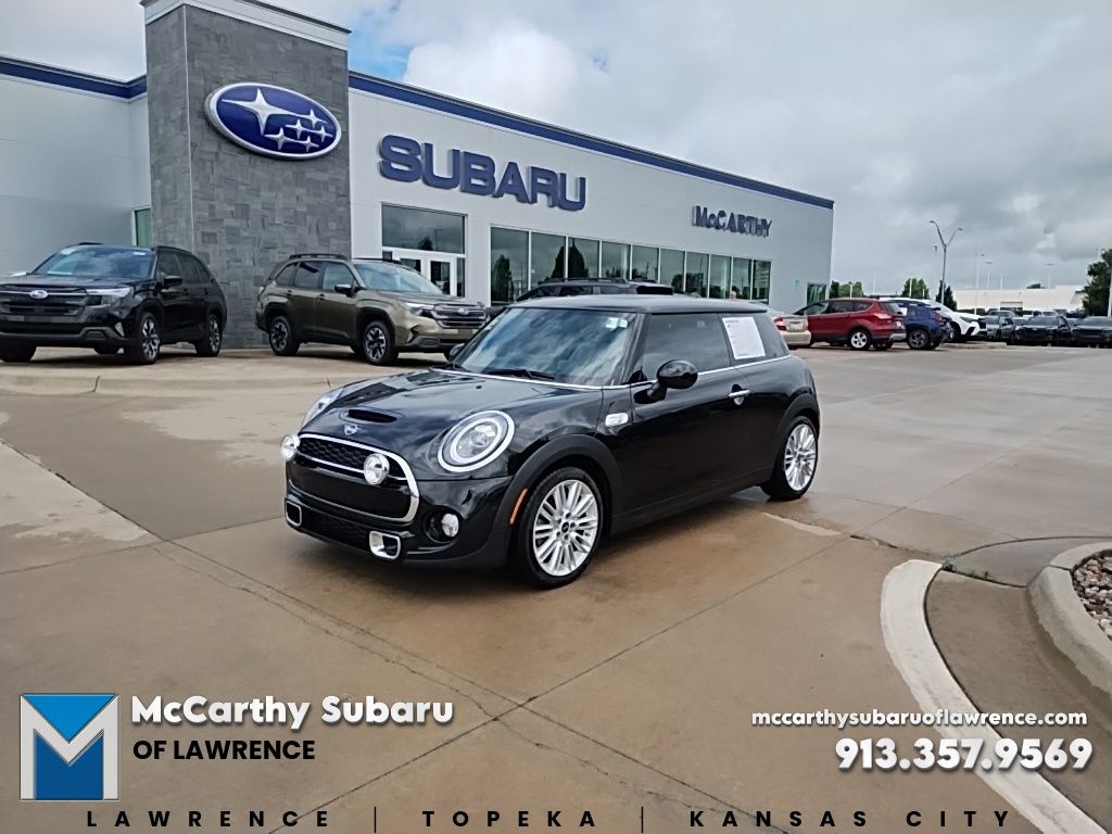 Midnight Black Metallic 2019 MINI Cooper Hatchback Front-Wheel Drive 6-Speed Manual