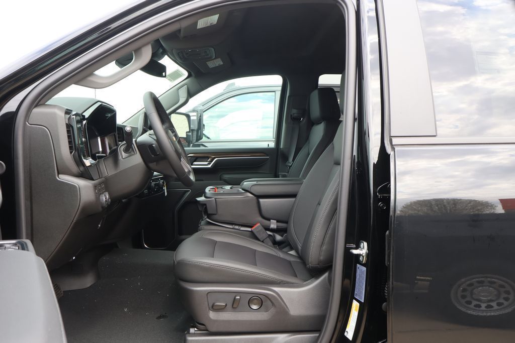 Thumbnail: 2026 Chevrolet Silverado 2500 - 12