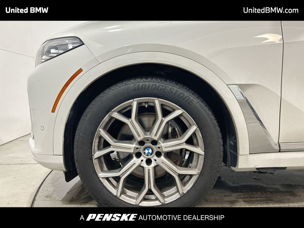 Thumbnail: 2021 BMW X7 - 10