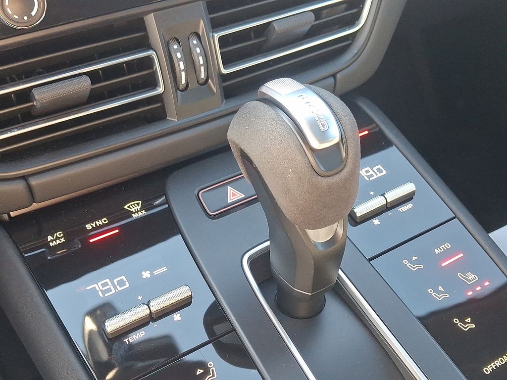 Thumbnail: 2022 Porsche Macan - 19