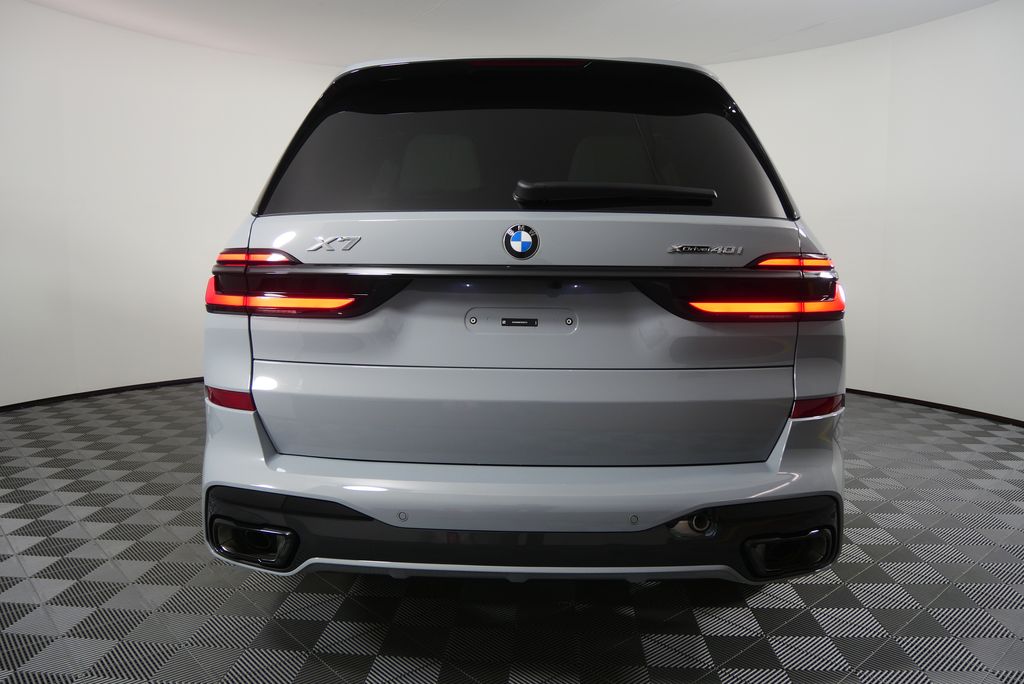 Thumbnail: 2026 BMW X7 - 4