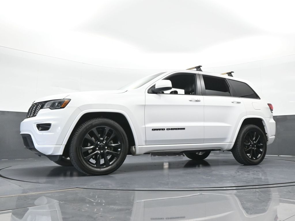 Used 2018 Bright White Clearcoat Jeep Altitude image 51