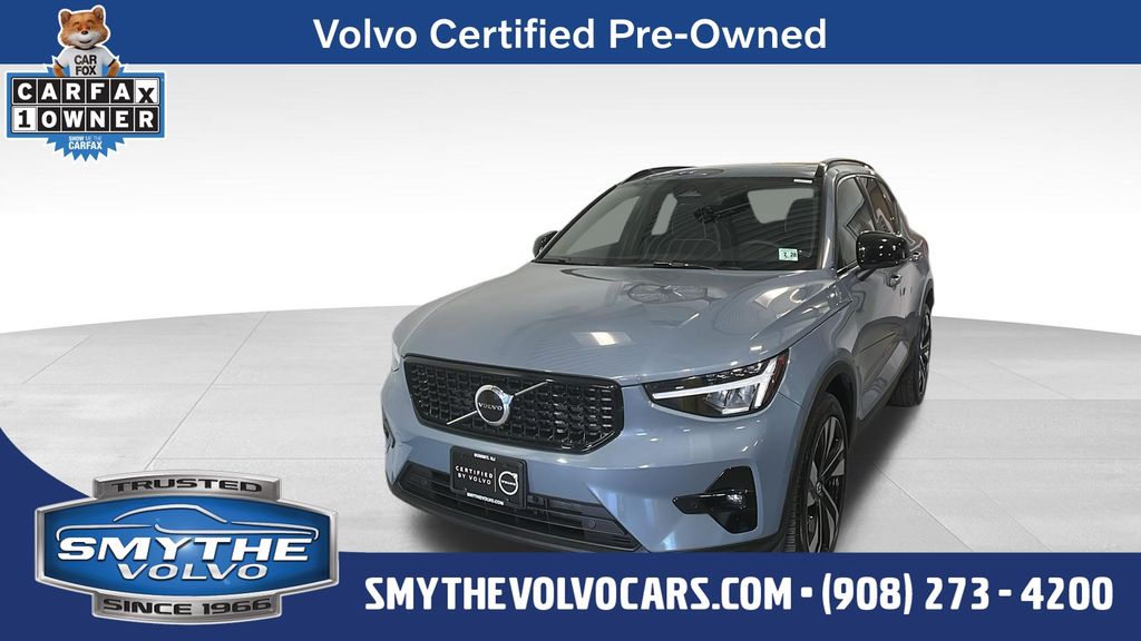  2023 Volvo XC40 B5 Plus Dark Theme AWD   