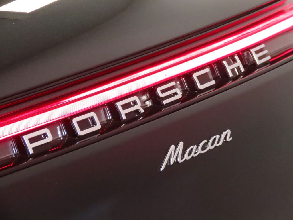 Thumbnail: 2026 Porsche Macan - 12