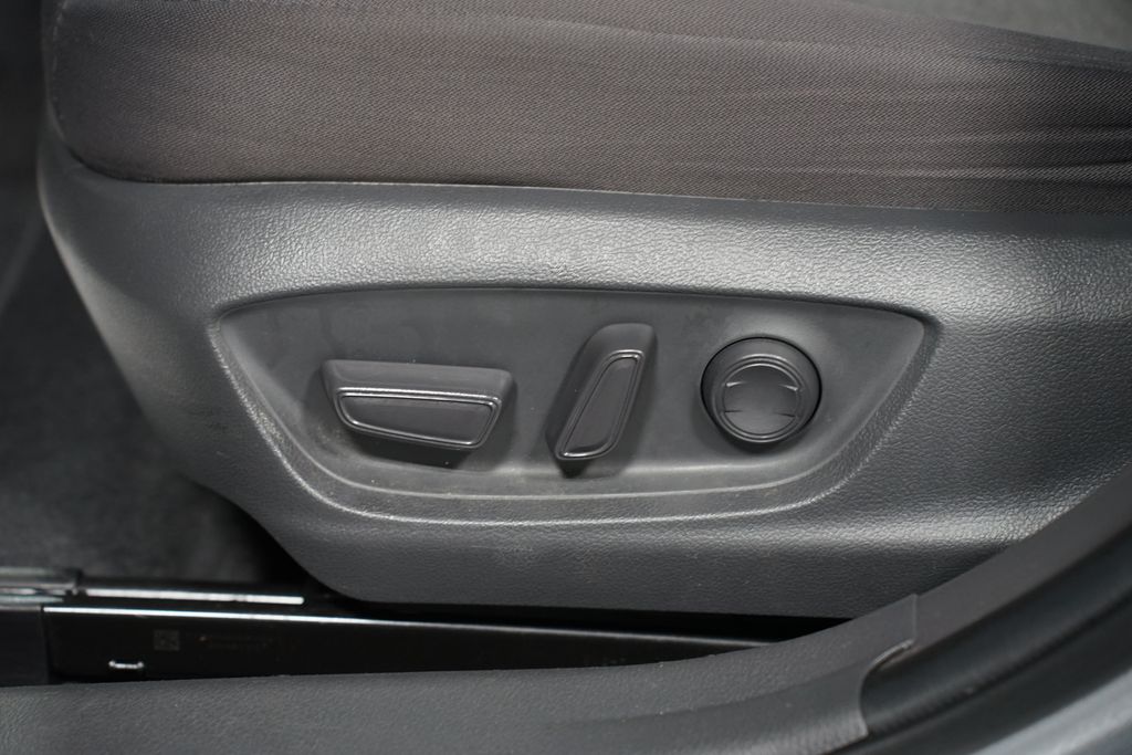 Thumbnail: 2020 Toyota Camry - 29