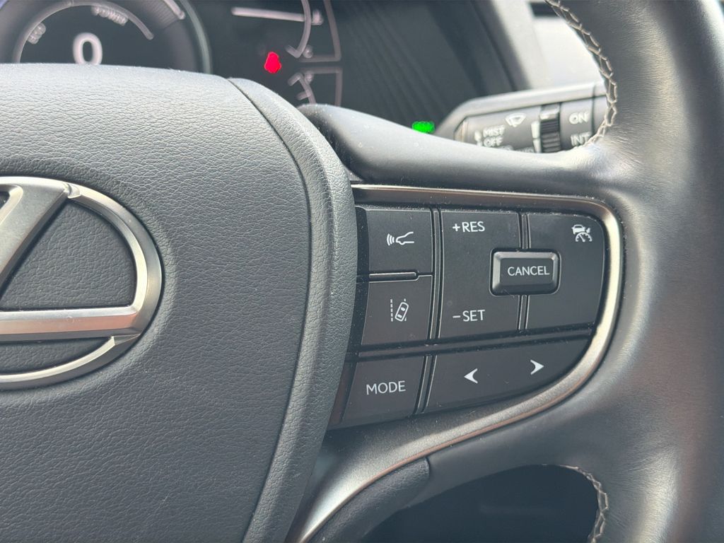 Thumbnail: 2021 Lexus UX - 27