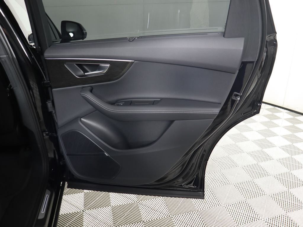 Thumbnail: 2026 Audi Q7 - 30