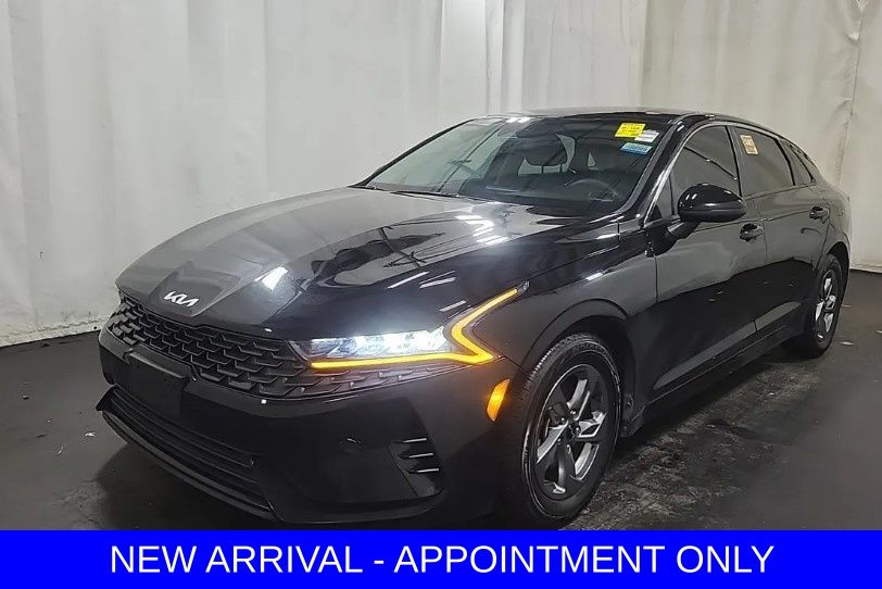 2023 Kia K5 Negro (Ebony Black) Sedán Tracción delantera 8 velocidades Automática