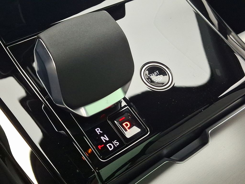 Thumbnail: 2026 Land Rover Range Rover Sport - 12