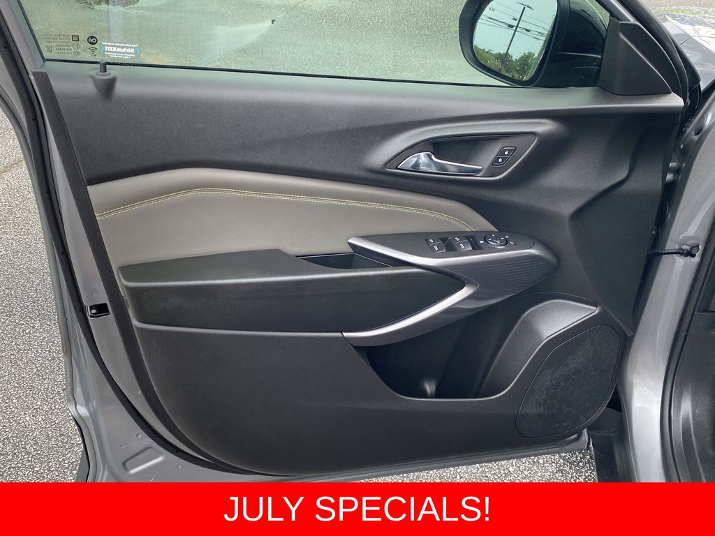Used 2025 Chevrolet Trax SUV