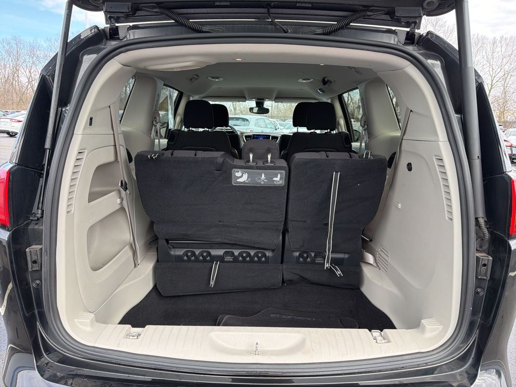 Thumbnail: 2017 Chrysler Pacifica - 22