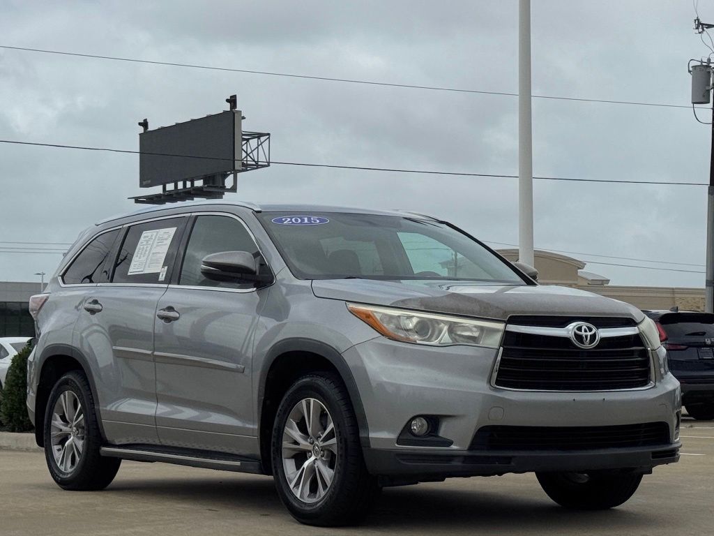 2015 Toyota Highlander XLE V6 Silver at Autostrade