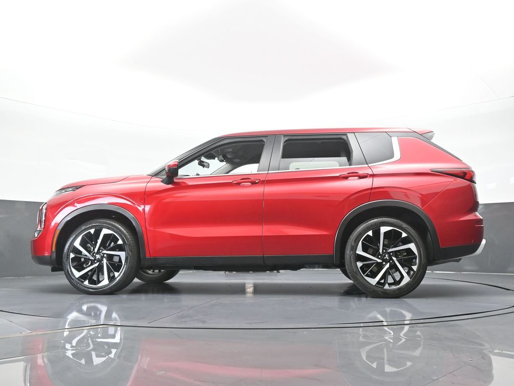 Used 2024 Red Mitsubishi SE Black Edition image 52