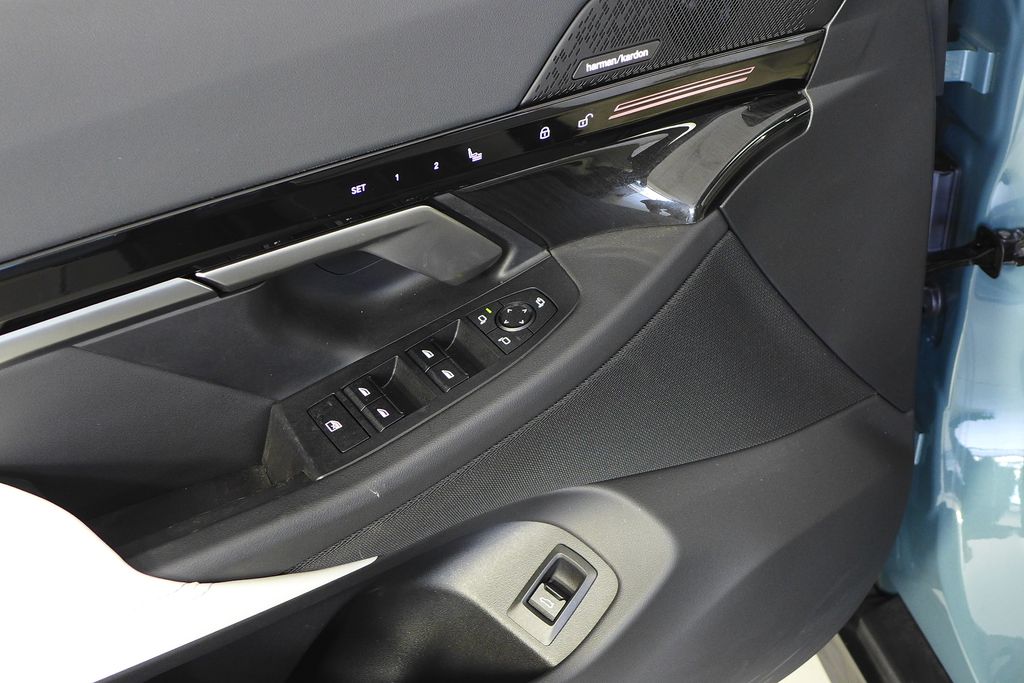 Thumbnail: 2024 BMW 5 Series - 12