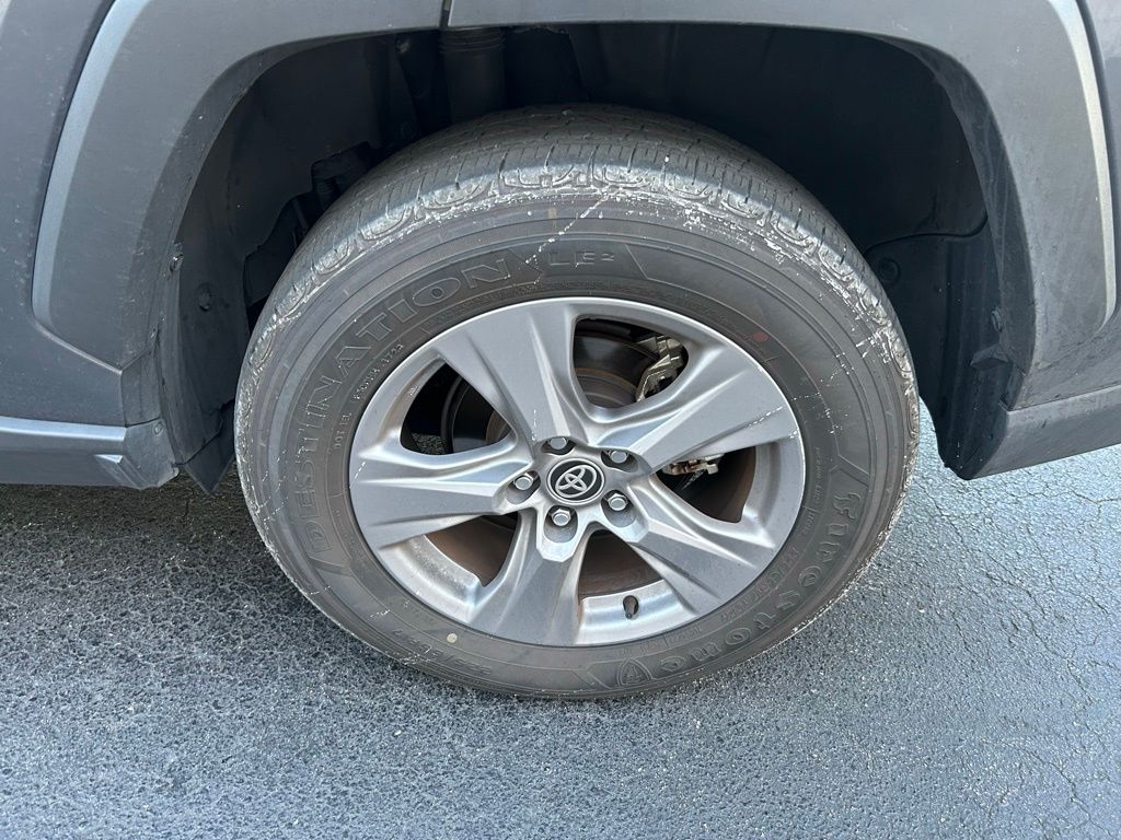 2023 Toyota RAV4 LE 9