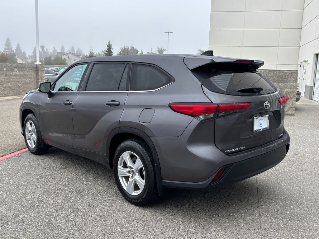 Thumbnail: 2022 Toyota Highlander - 7