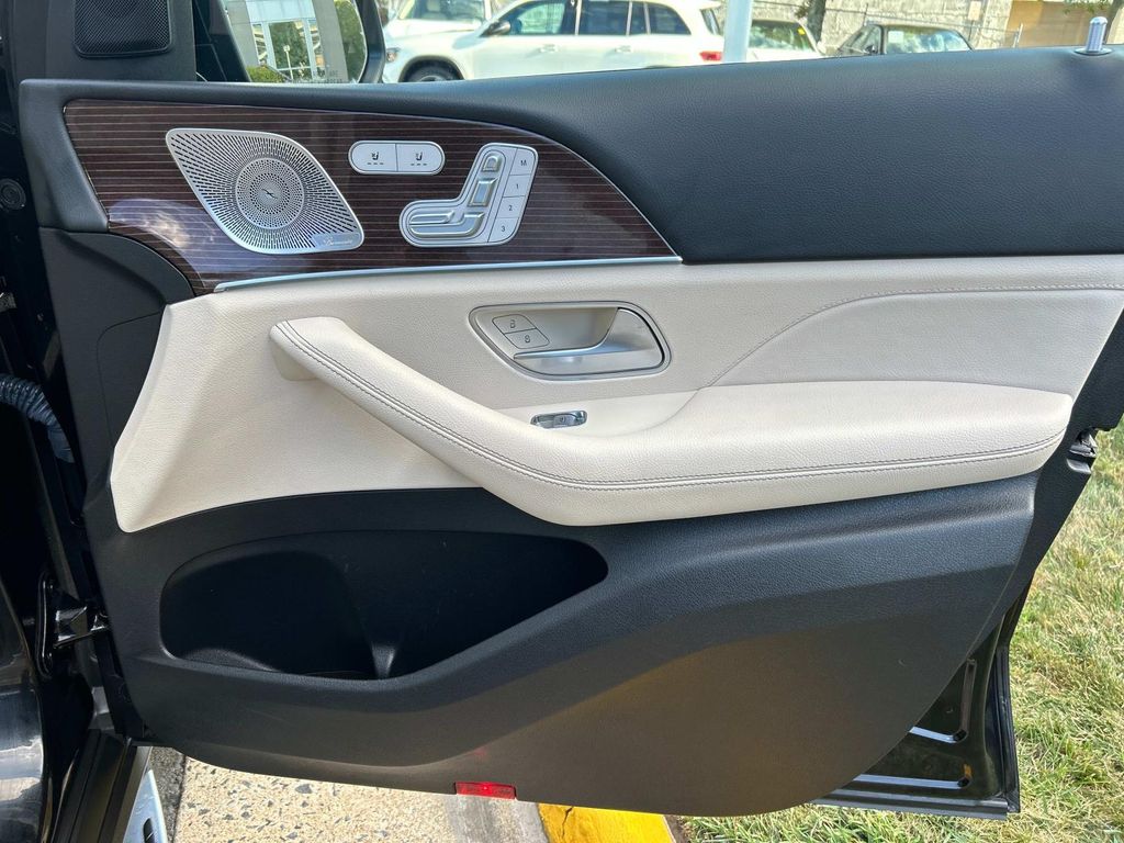 Thumbnail: 2022 Mercedes-Benz GLS - 19