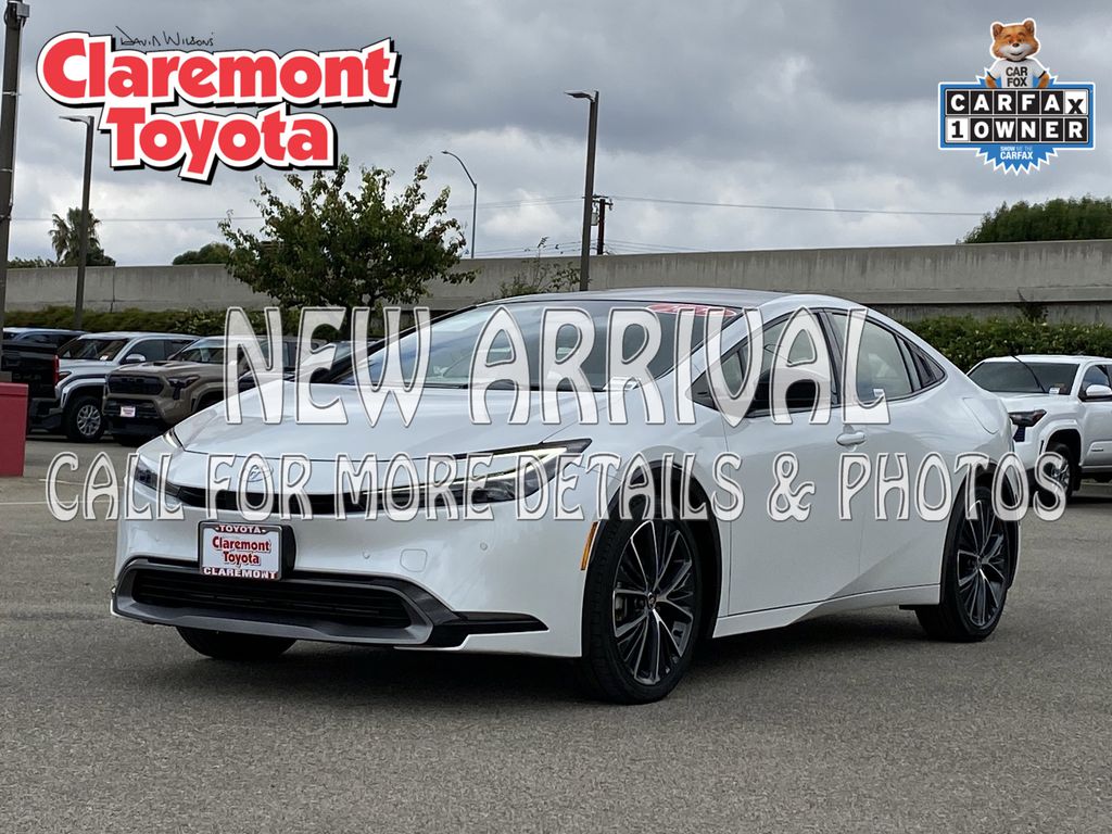 White 2024 Toyota Prius XLE FWD Hatchback Front-Wheel Drive Continuously Variable Transmission