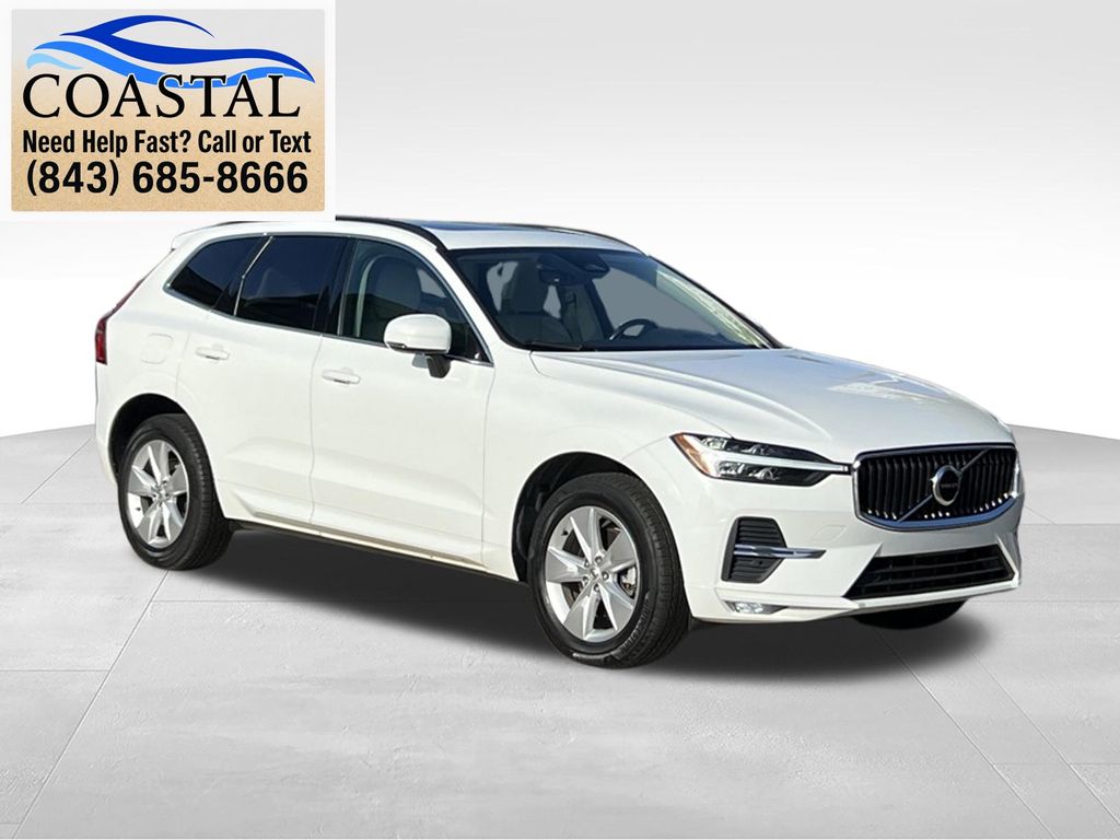 2022 Volvo XC60 B5 Momentum - 2
