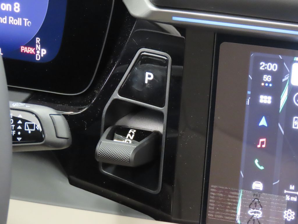 Thumbnail: 2026 Porsche Macan - 26