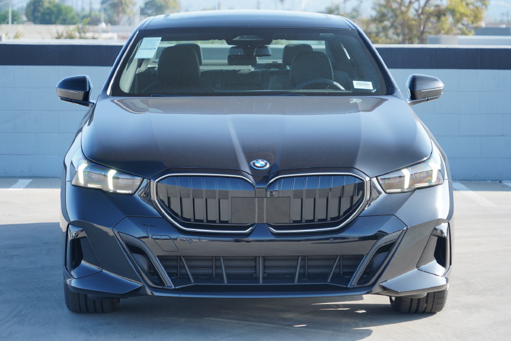 Thumbnail: 2027 BMW 5 Series - 2