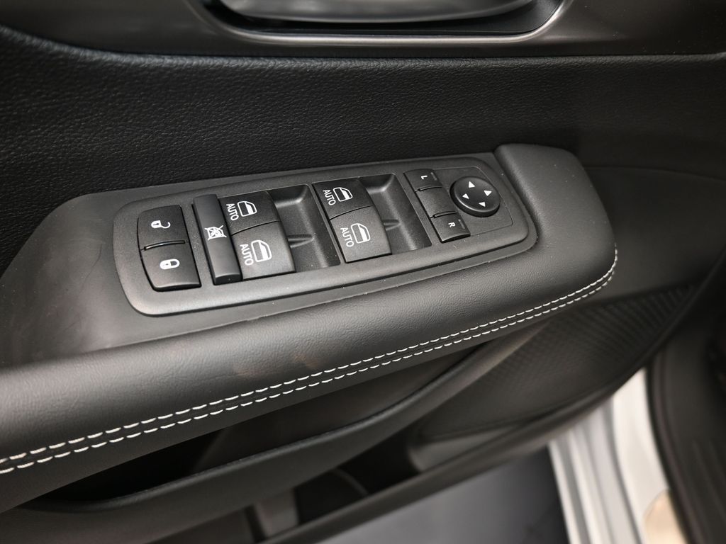 New 2026 Silver Mist Clearcoat Chrysler LX image 12