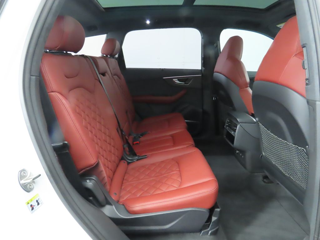 Thumbnail: 2025 Audi SQ7 - 23