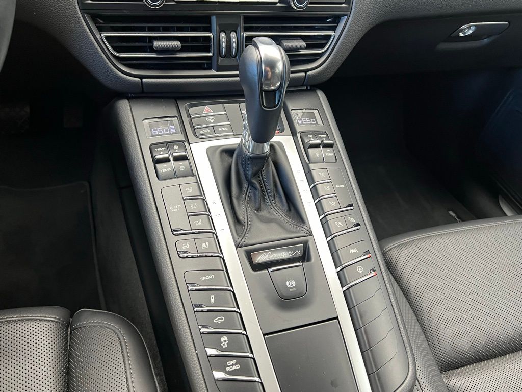Thumbnail: 2020 Porsche Macan - 11