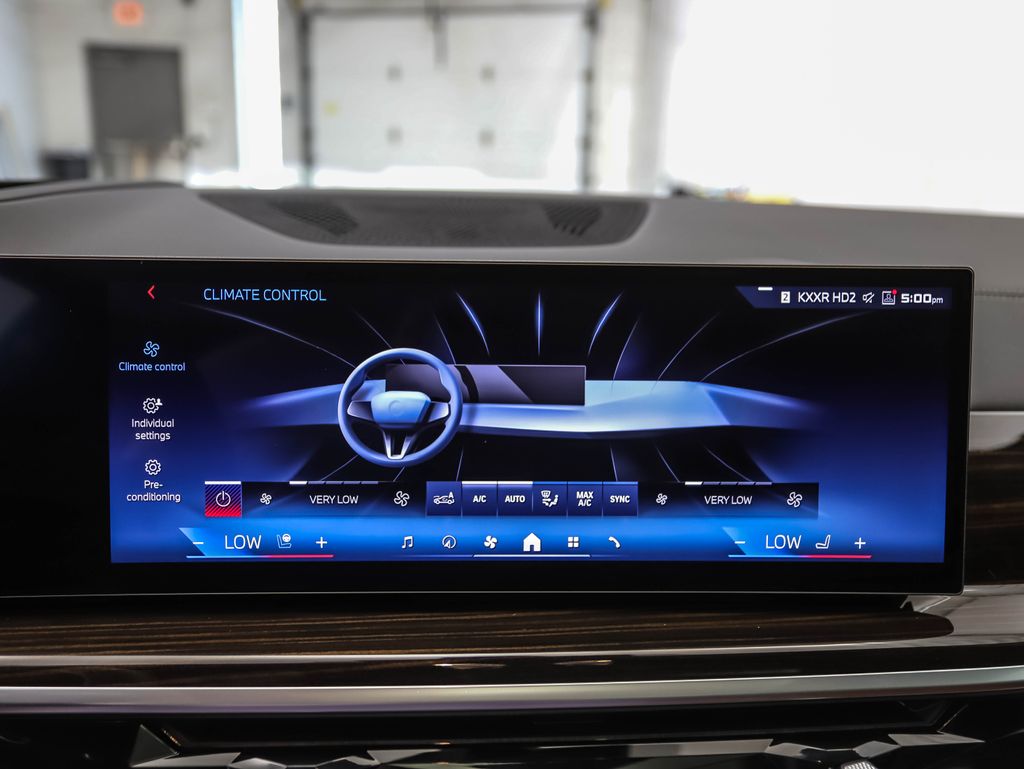 Thumbnail: 2026 BMW X7 - 18