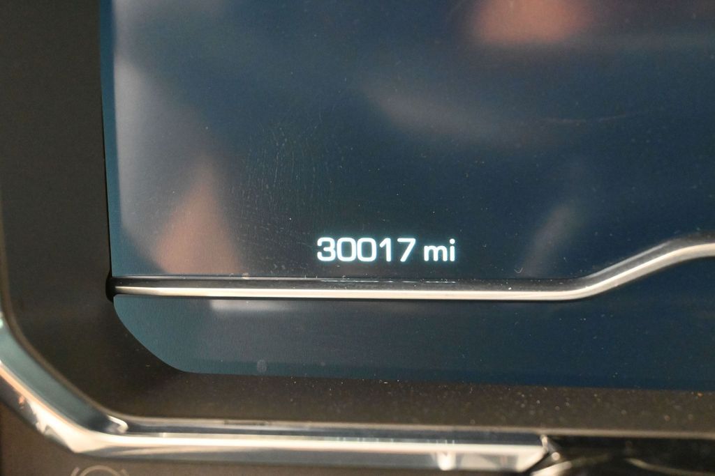 Used 2023 Summit White GMC Elevation image 17