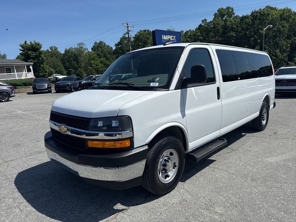 2025 Chevrolet Express 3500 LT Extended's photo