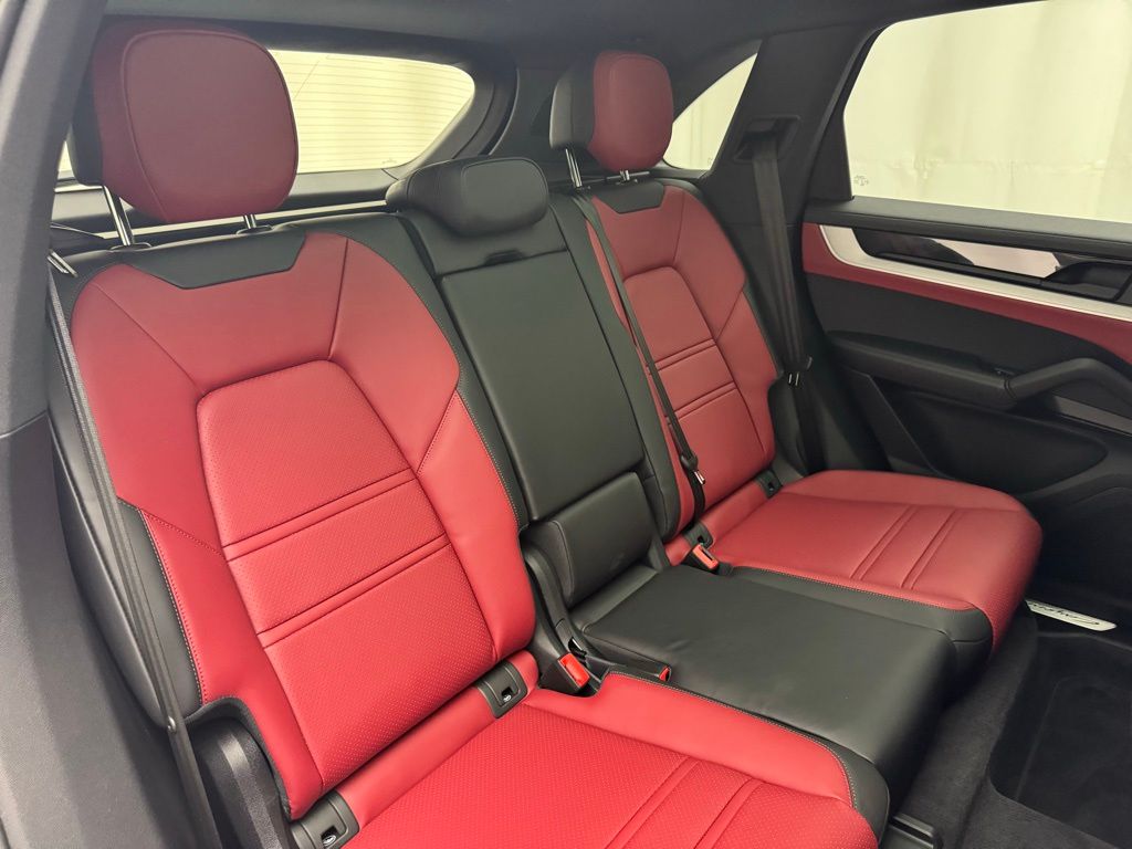 2025 Porsche Cayenne S 17