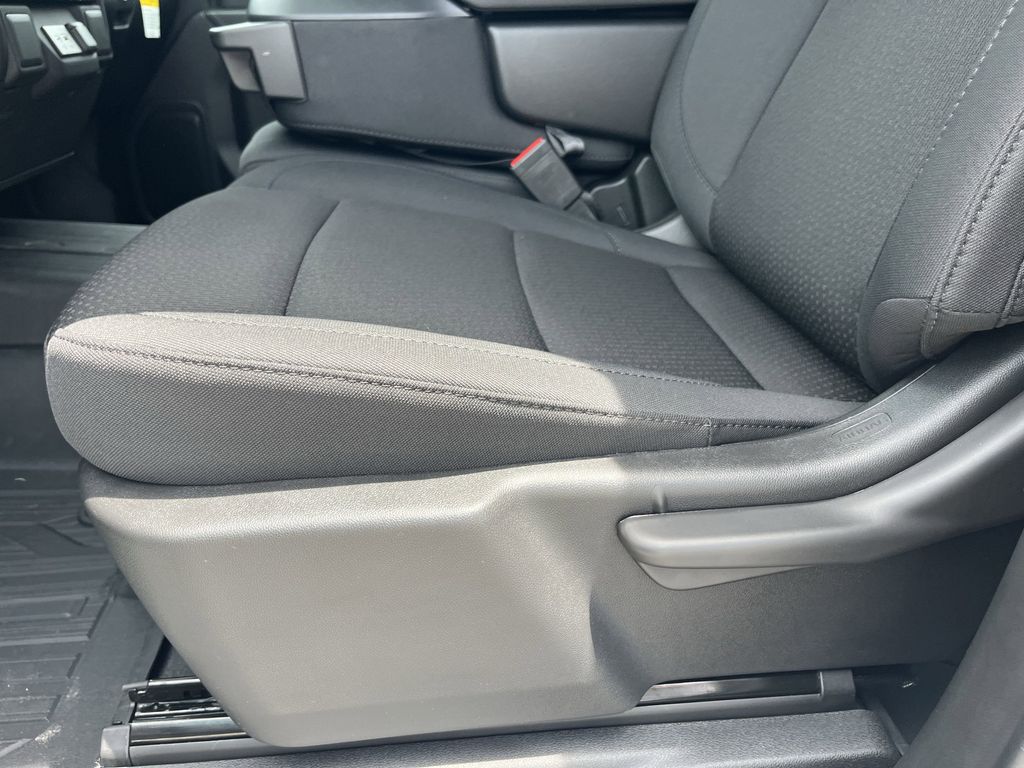 new 2025 GMC Sierra 1500 car, priced at $40,097