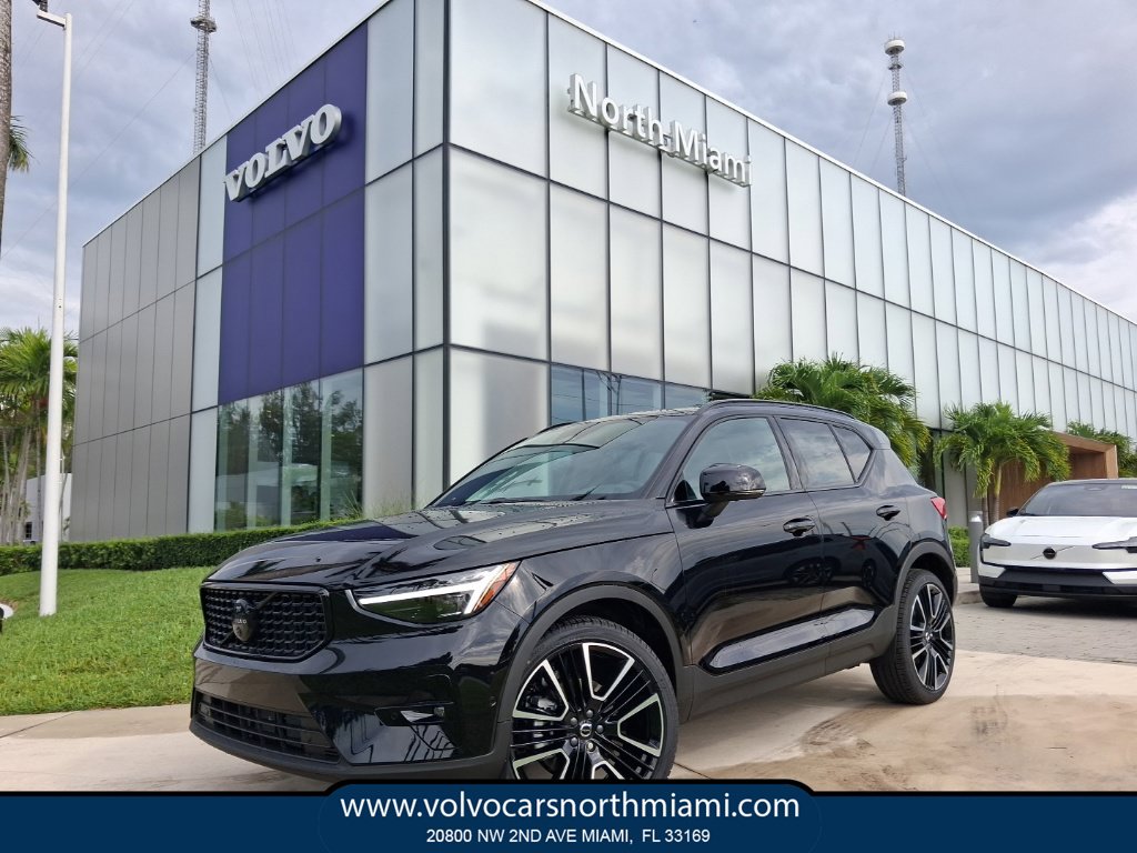 2026 Volvo XC40 Ultra Black Edition