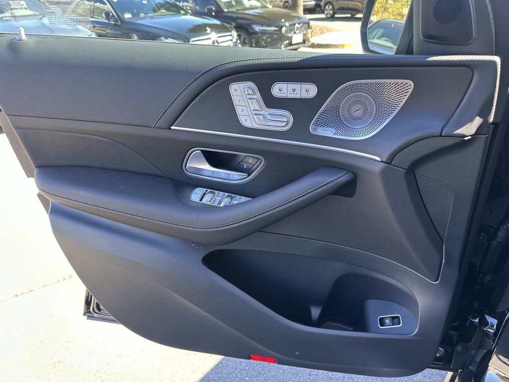 Thumbnail: 2026 Mercedes-Benz GLS - 16