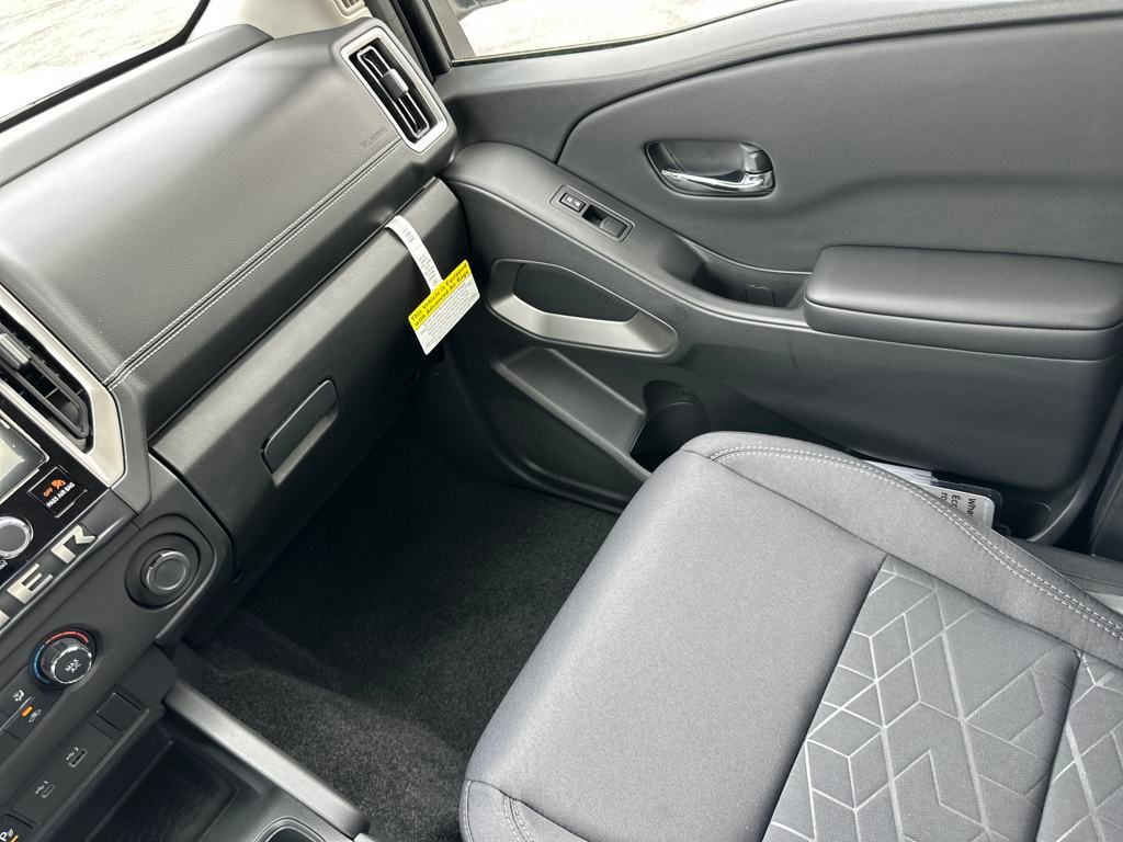 2025 Nissan Frontier SV photo