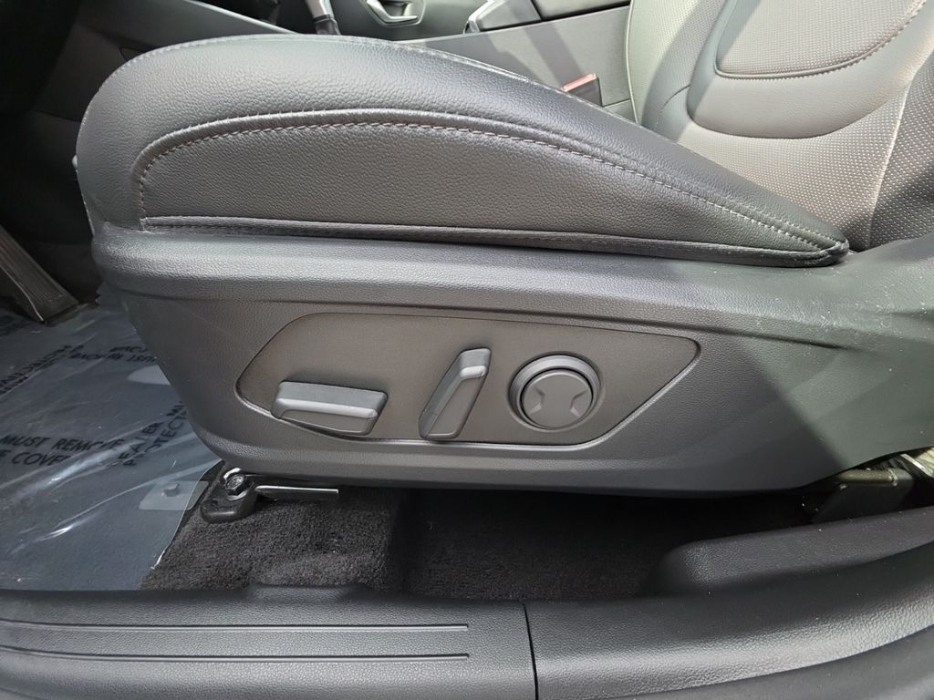 Used 2025 Green Hyundai SEL image 32