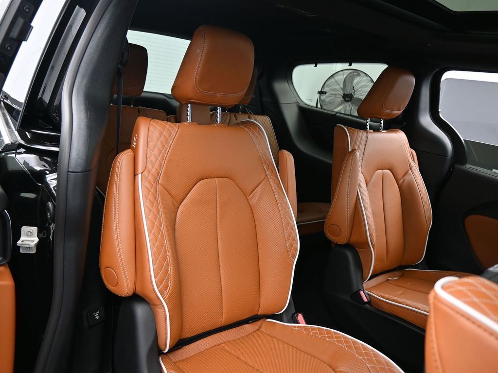 New 2026 Diamond Black Crystal Pearlcoat Chrysler Pinnacle image 46