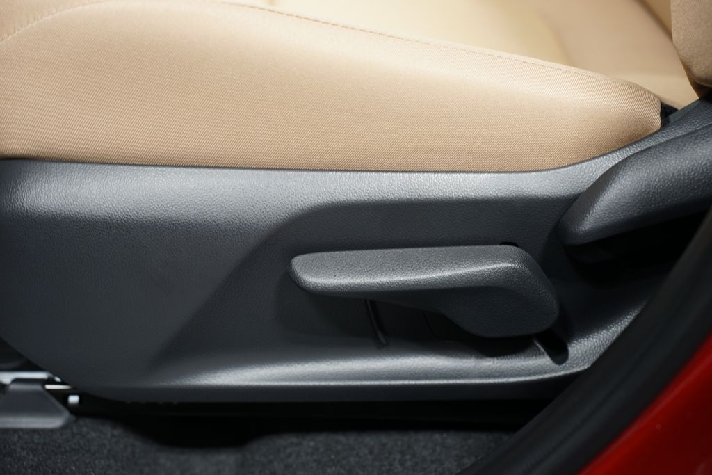 2025 Toyota RAV4 LE 31