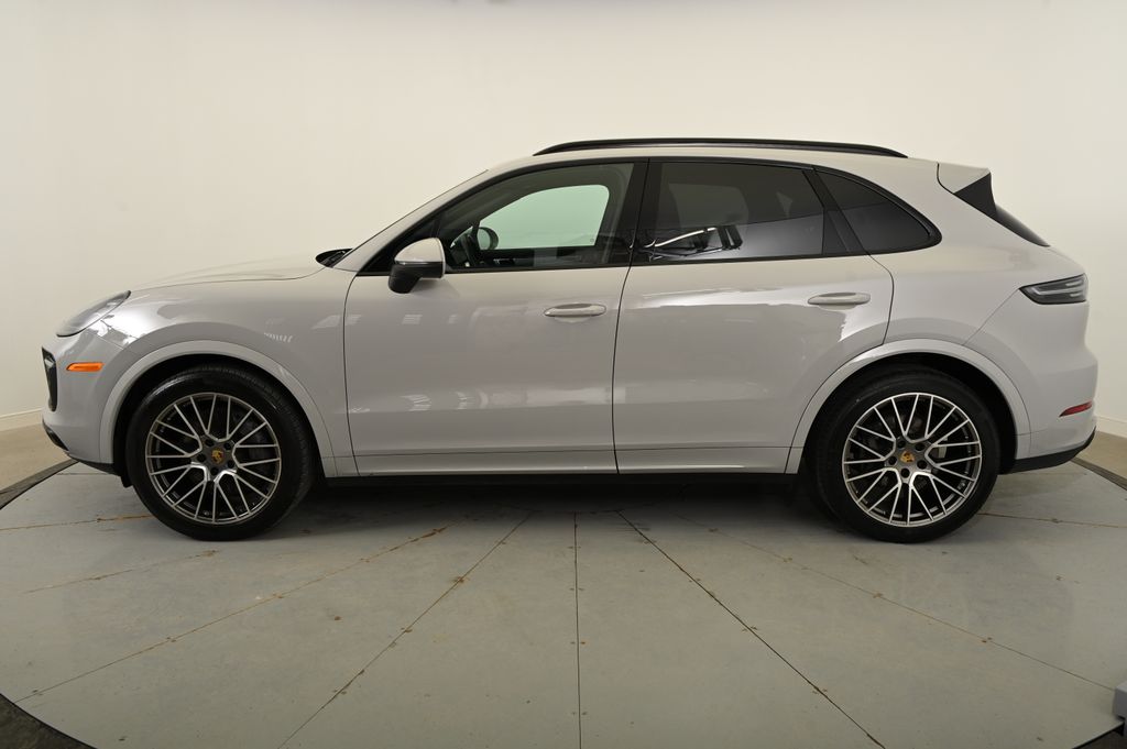 2023 Porsche Cayenne S 2