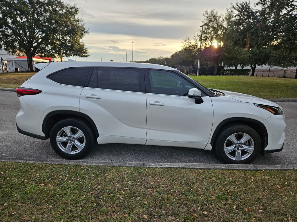 2021 Toyota Highlander LE 6