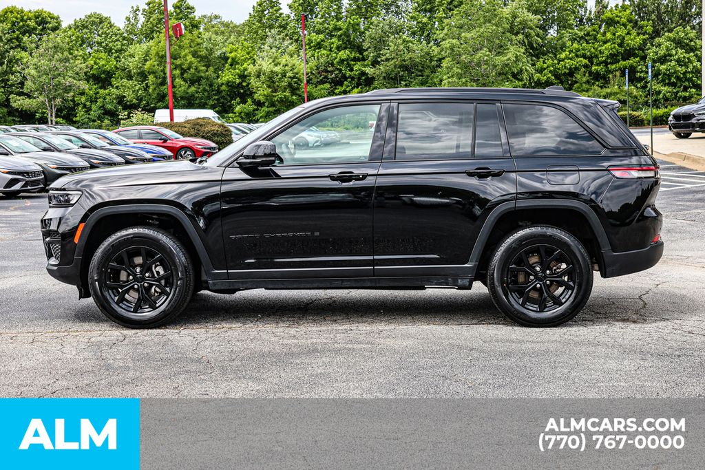 Used 2025 Black Jeep Altitude / MT Certified image 9
