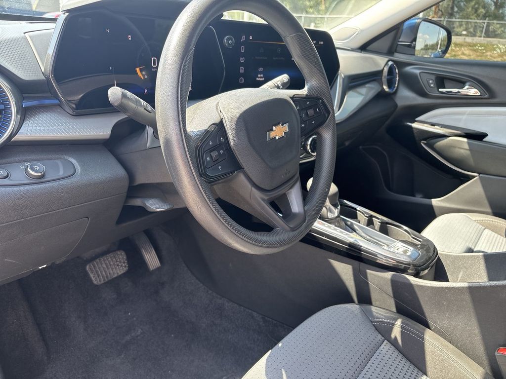 Used 2024 Chevrolet Trax SUV