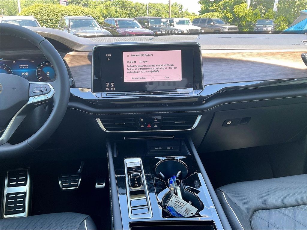 2026 Volkswagen Atlas — photo 13