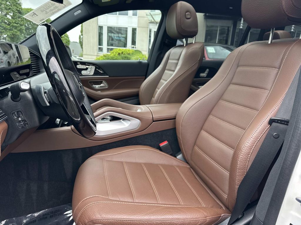 Thumbnail: 2024 Mercedes-Benz GLS - 16