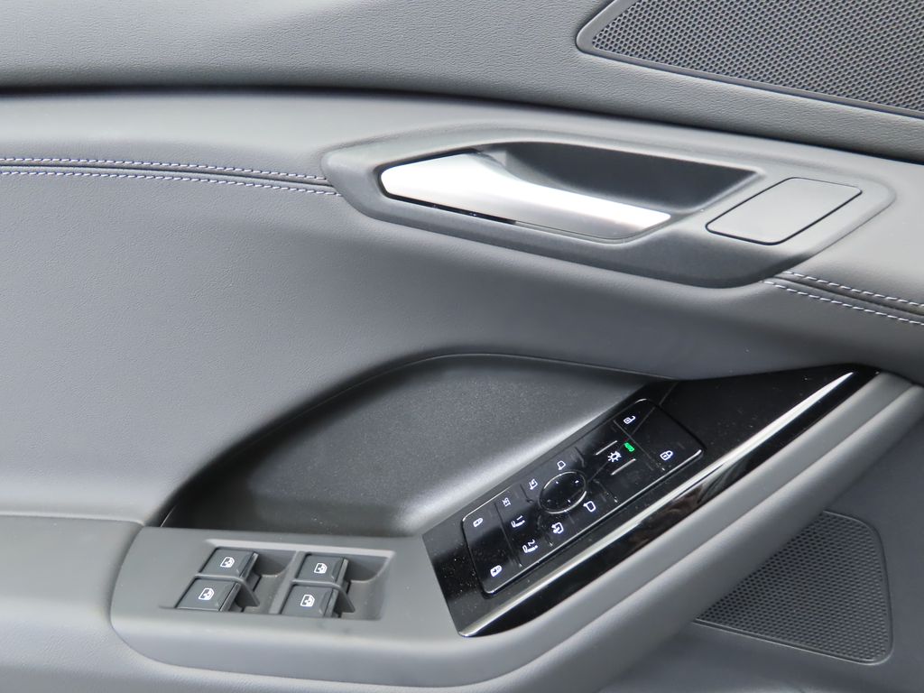 2025 Audi Q6 e-tron Premium 25
