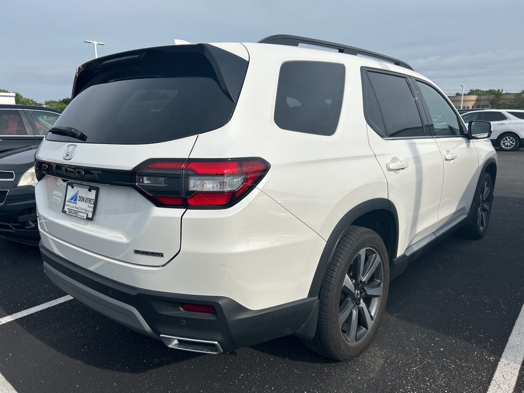 Thumbnail: 2023 Honda Pilot - 3