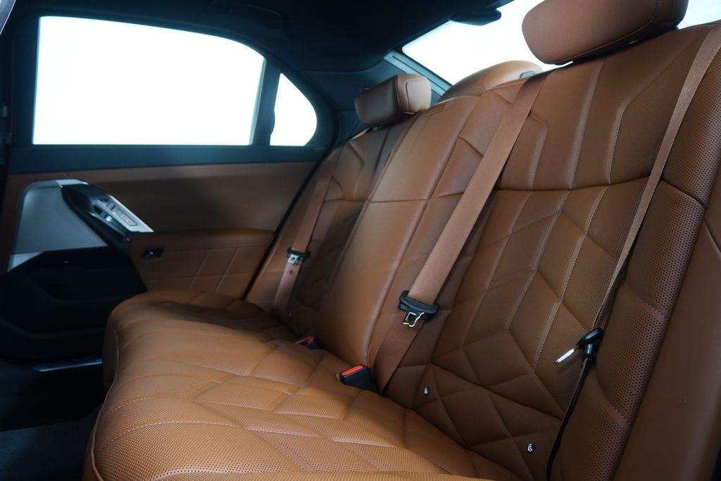 Thumbnail: 2026 BMW 7 Series - 16