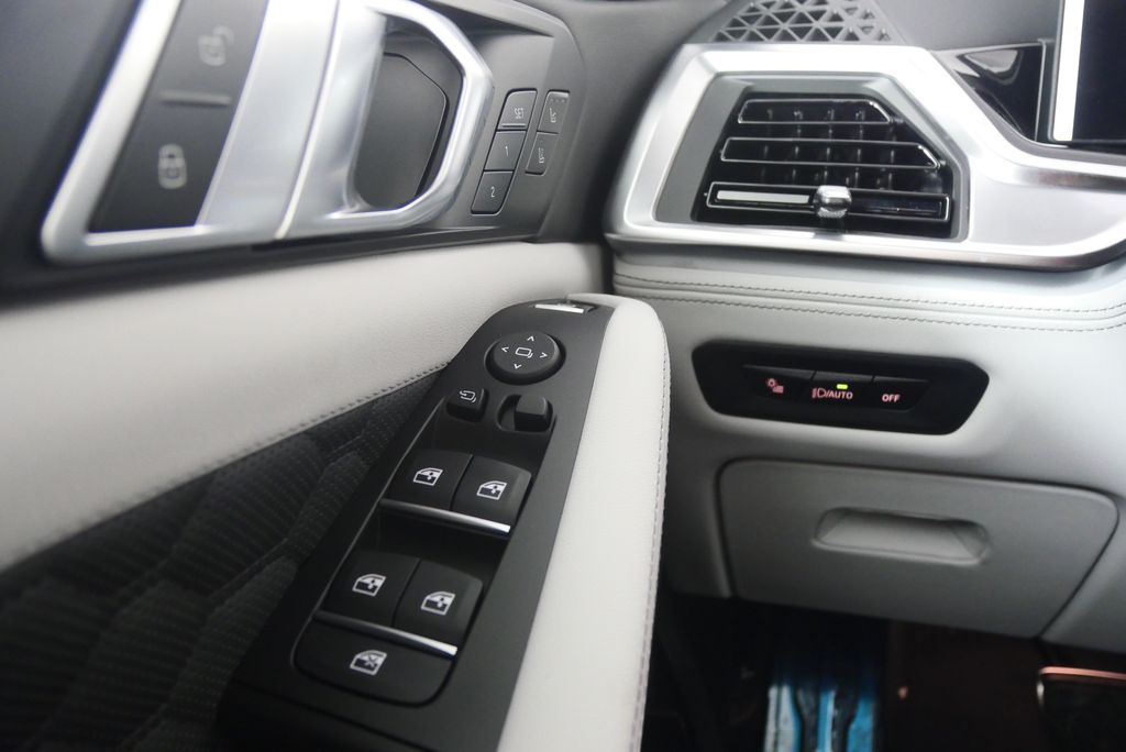 Thumbnail: 2026 BMW X5 - 19